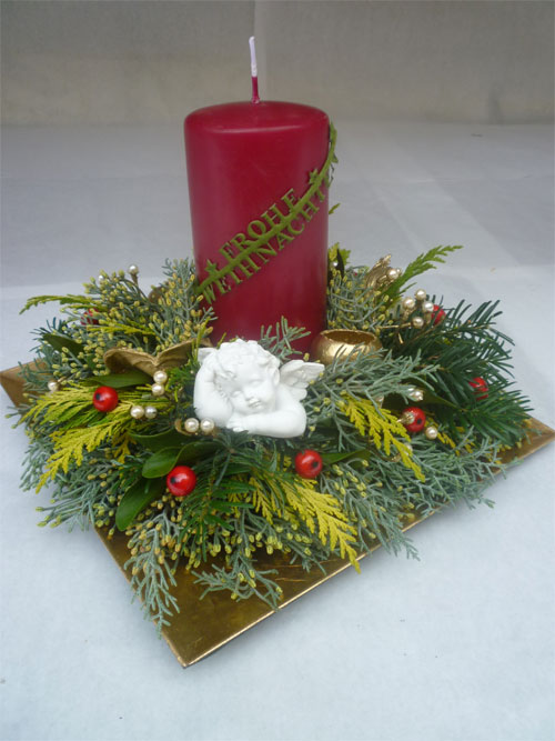 Floristik Blumengesteck mit Kerze für Weihnachten
